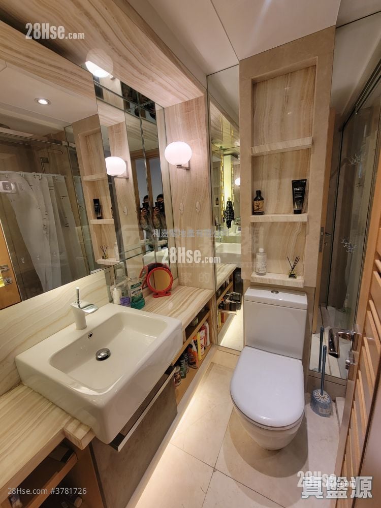 Macpherson Place Sell 2 Bedrooms , 1 Bathroom 555 ft²