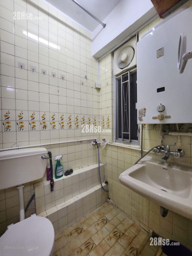 King Fai Court Sell 1 Bedroom , 1 Bathroom 197 ft²