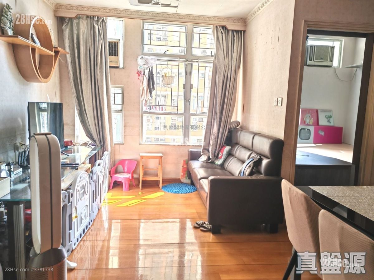 Tin Fu Court Sell 3 Bedrooms , 1 Bathroom 650 ft²