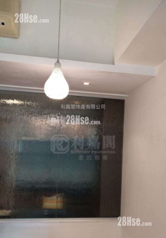 Chelsea Court Sell 2 Bedrooms , 1 Bathroom 457 ft²