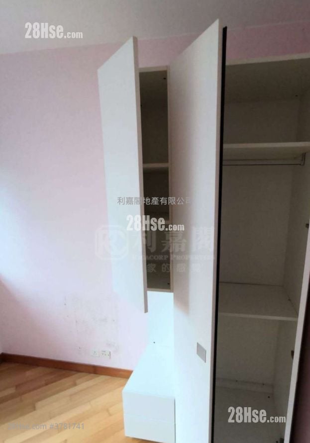 Chelsea Court Sell 2 Bedrooms , 1 Bathroom 457 ft²