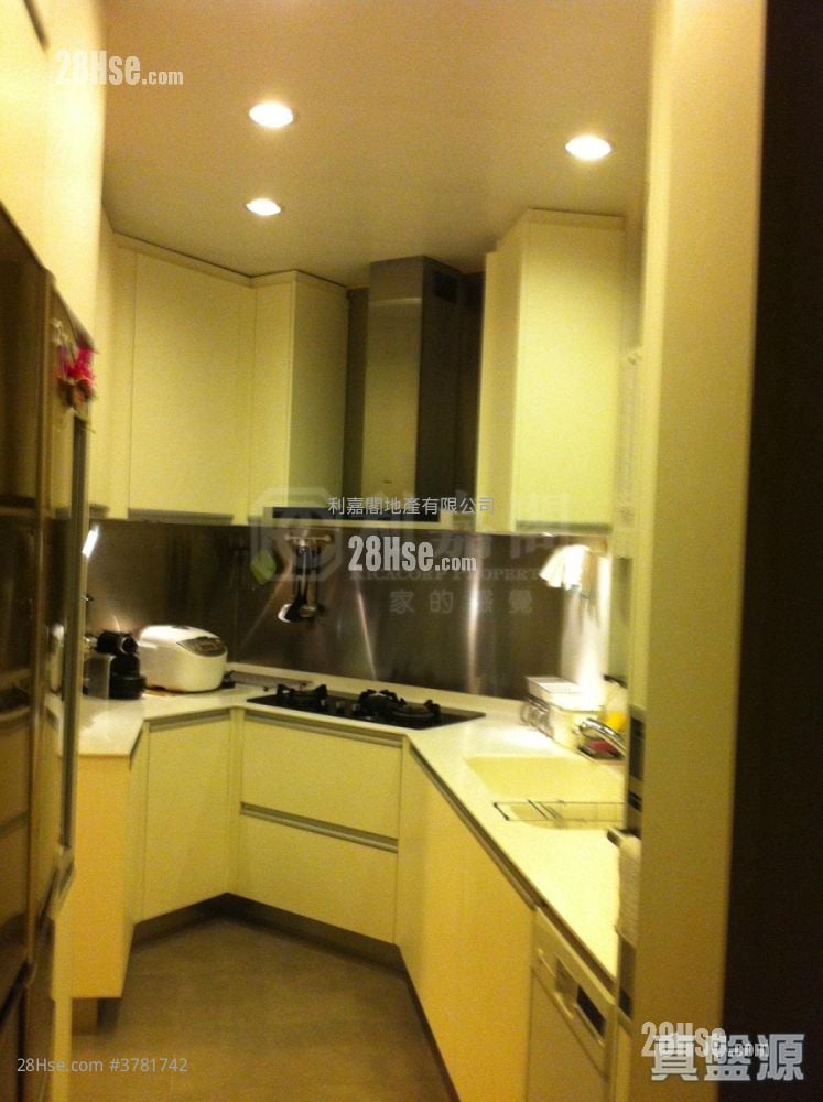 The Cairnhill Sell 3 Bedrooms , 3 Bathrooms 1,186 ft²