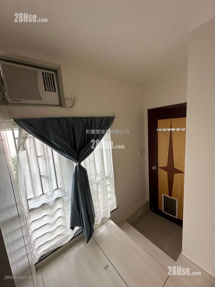 Ko Nga Court Sell 2 Bedrooms , 1 Bathroom 365 ft²