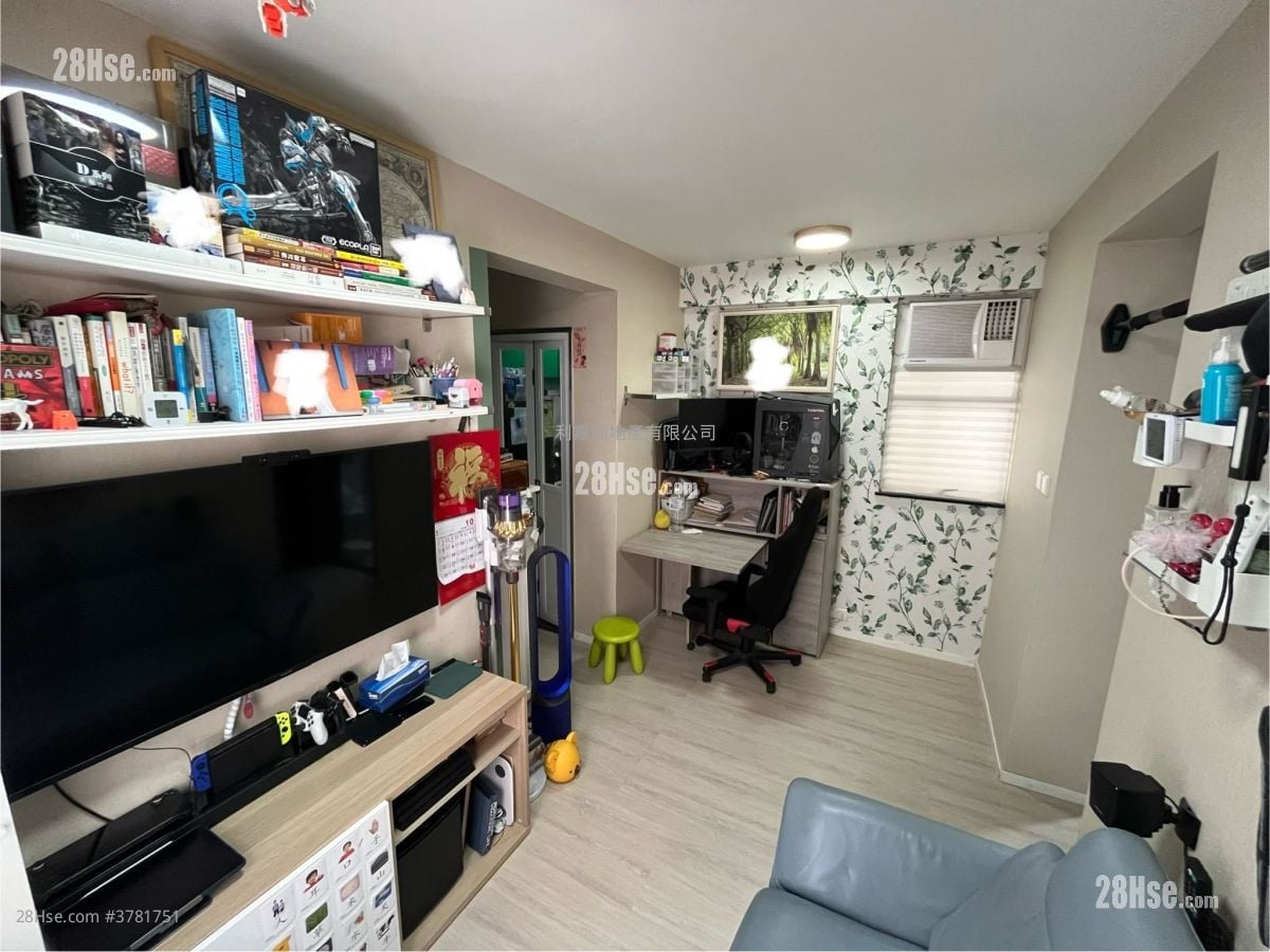 Ko Nga Court Sell 2 Bedrooms , 1 Bathroom 365 ft²