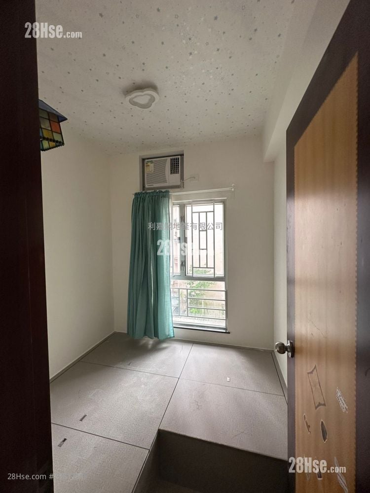 Ko Nga Court Sell 2 Bedrooms , 1 Bathroom 365 ft²