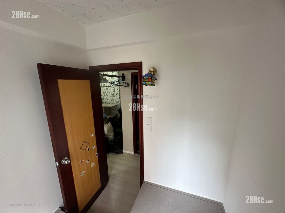 Ko Nga Court Sell 2 Bedrooms , 1 Bathroom 365 ft²