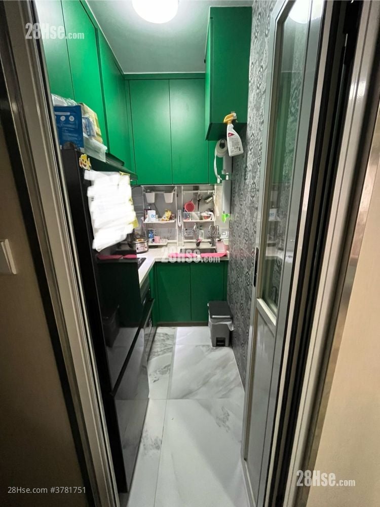 Ko Nga Court Sell 2 Bedrooms , 1 Bathroom 365 ft²