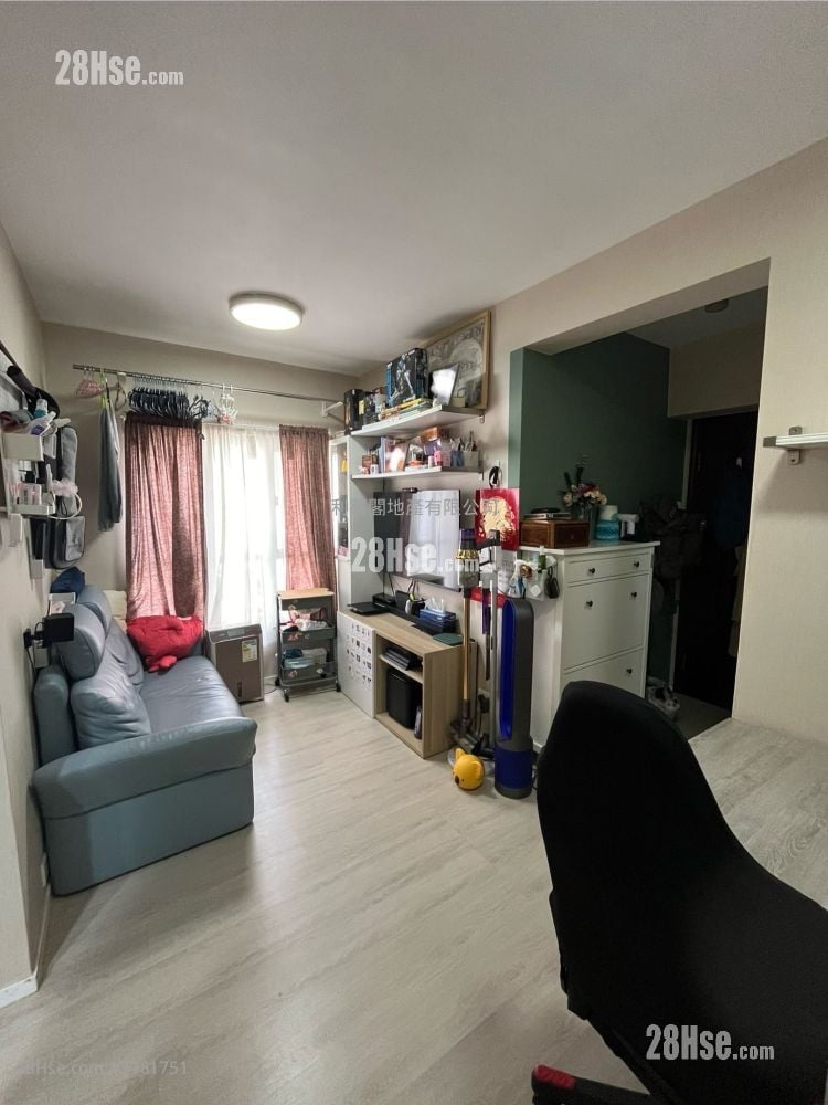 Ko Nga Court Sell 2 Bedrooms , 1 Bathroom 365 ft²