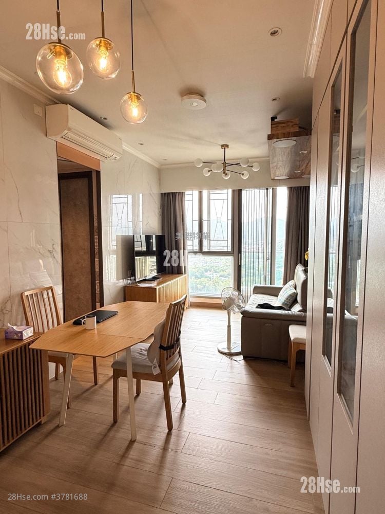 The Reach Sell 3 Bedrooms , 2 Bathrooms 743 ft²