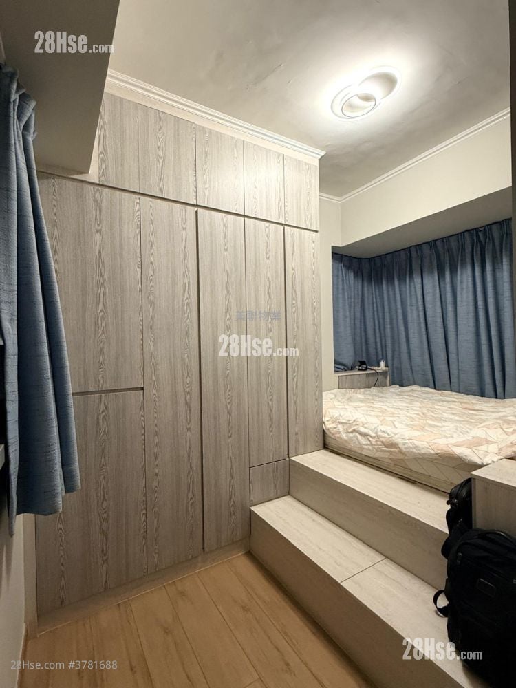 The Reach Sell 3 Bedrooms , 2 Bathrooms 743 ft²