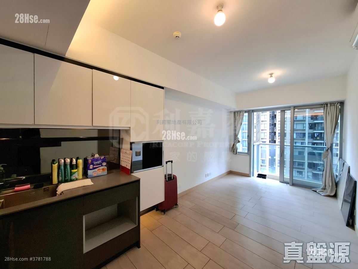 Century Link Sell 1 Bedroom , 1 Bathroom 379 ft²