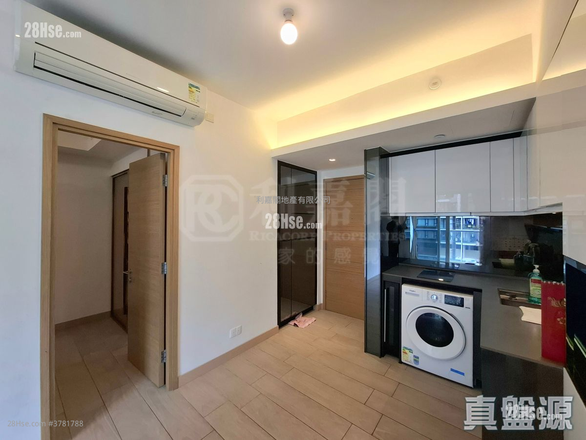 Century Link Sell 1 Bedroom , 1 Bathroom 379 ft²