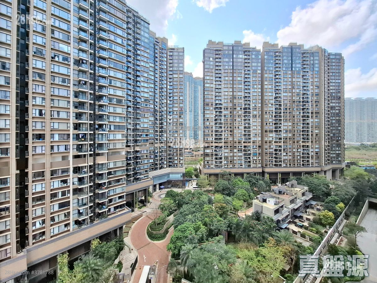 Century Link Sell 1 Bedroom , 1 Bathroom 379 ft²