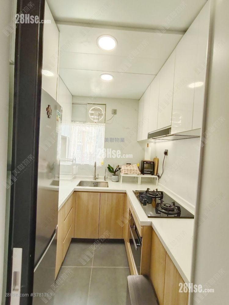 Cheong Shing Court Sell 3 Bedrooms , 2 Bathrooms 650 ft²