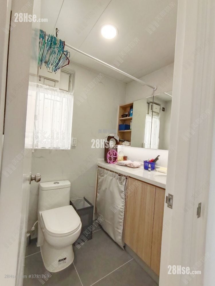 Cheong Shing Court Sell 3 Bedrooms , 2 Bathrooms 650 ft²