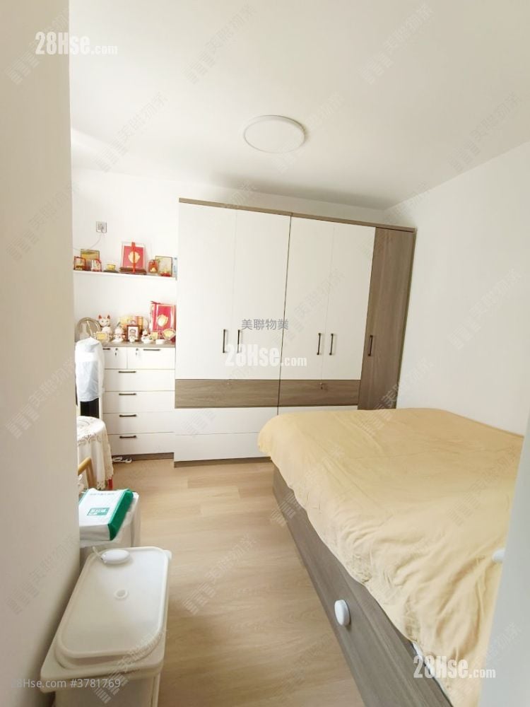 Cheong Shing Court Sell 3 Bedrooms , 2 Bathrooms 650 ft²