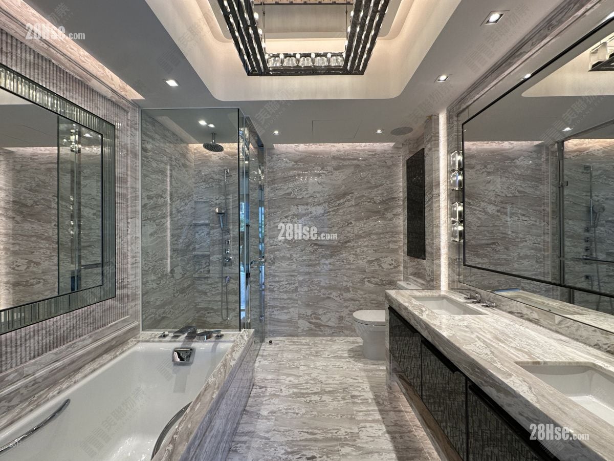 浴室: 云海 售盘 3 房 , 4 浴室 2,151 平方尺