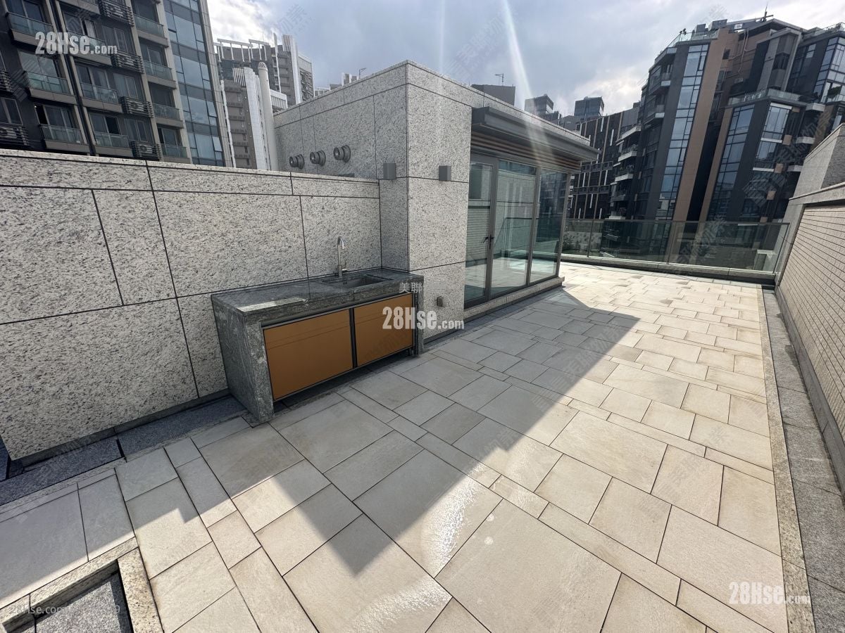 天台: 云海 售盘 3 房 , 4 浴室 2,151 平方尺