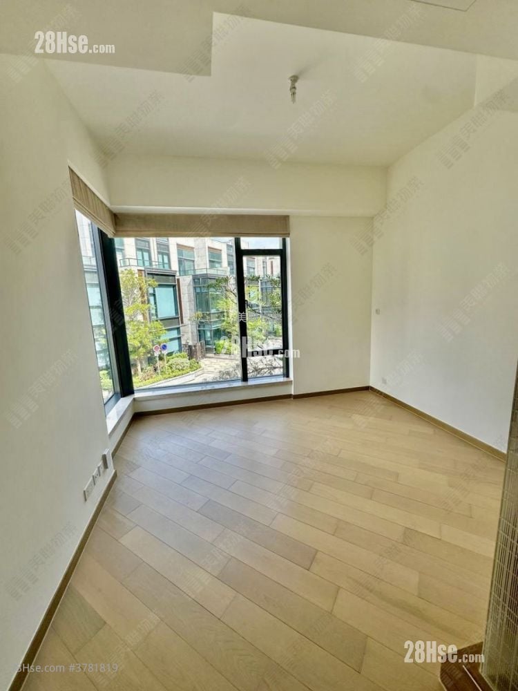 睡房 1: 云海 售盘 3 房 , 4 浴室 2,151 平方尺