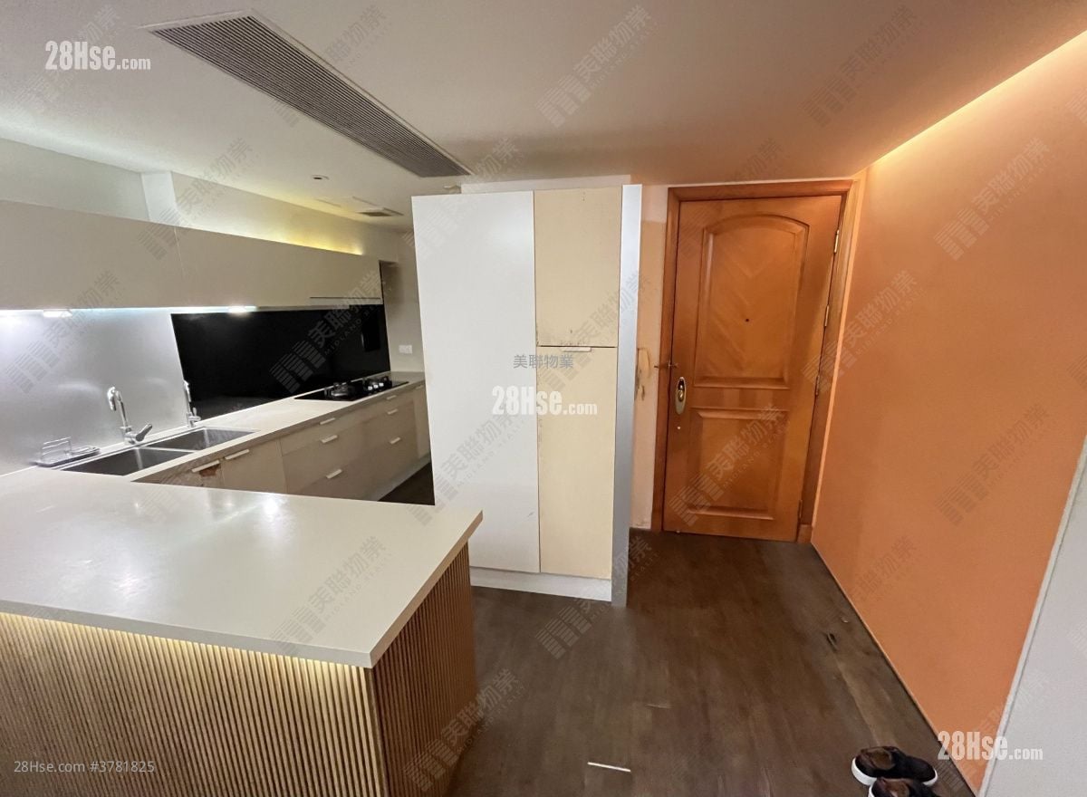 kitchen: Symphony Bay Sell 3 Bedrooms , 3 Bathrooms 1,031 ft²