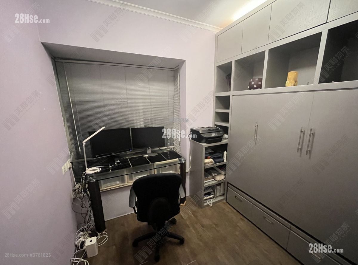 bedroom 2: Symphony Bay Sell 3 Bedrooms , 3 Bathrooms 1,031 ft²