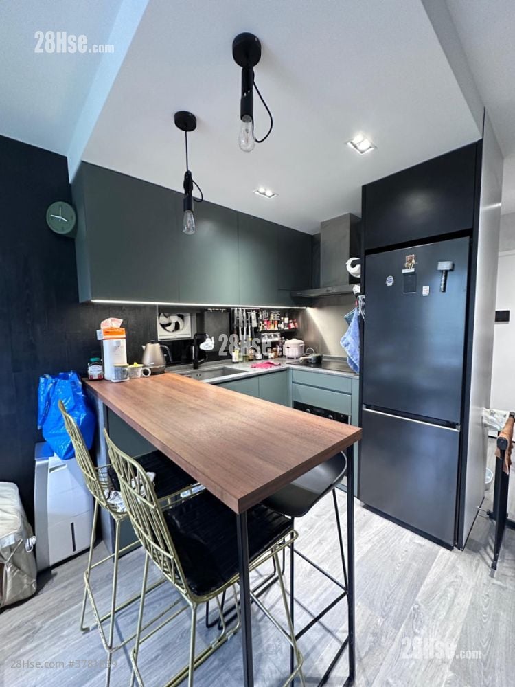 Choi Wo Court Sell 2 Bedrooms , 1 Bathroom 401 ft²