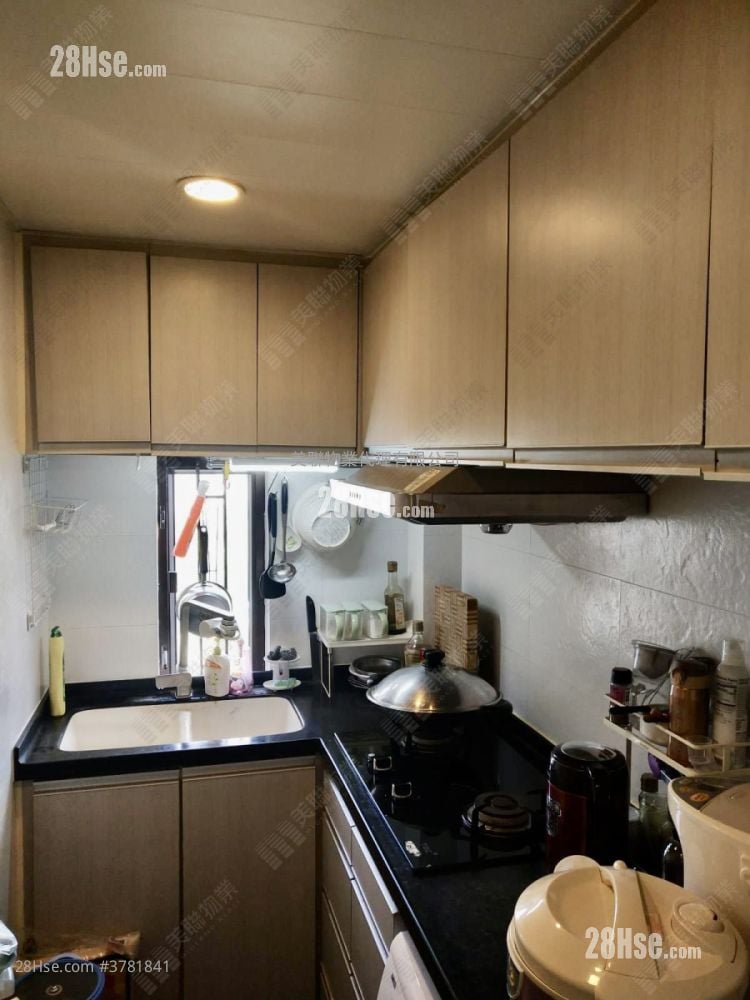 Luk Yeung Sun Chuen Sell 2 Bedrooms , 1 Bathroom 451 ft²