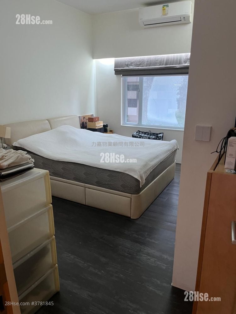 Hanking Court Sell 4 Bedrooms , 2 Bathrooms 1,595 ft²