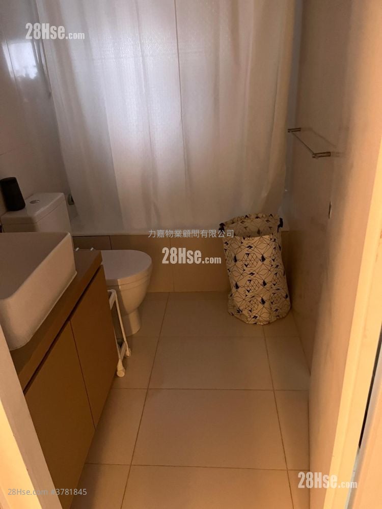 Hanking Court Sell 4 Bedrooms , 2 Bathrooms 1,595 ft²