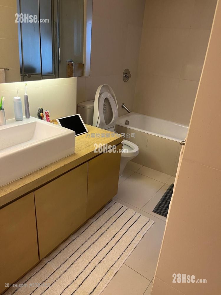 Hanking Court Sell 4 Bedrooms , 2 Bathrooms 1,595 ft²