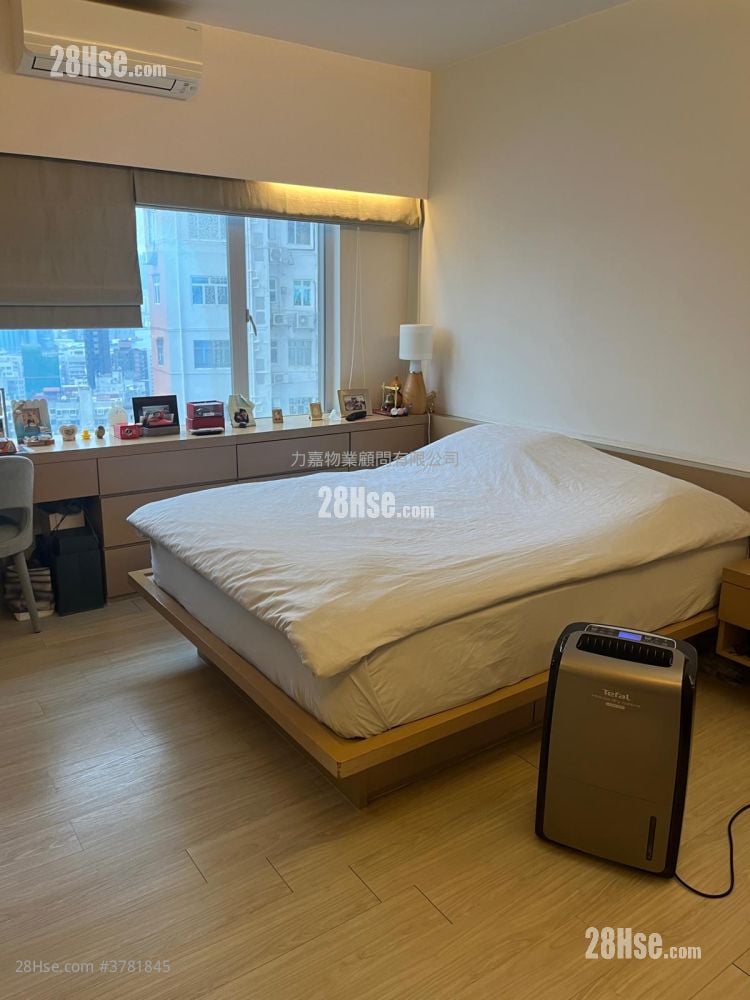 Hanking Court Sell 4 Bedrooms , 2 Bathrooms 1,595 ft²