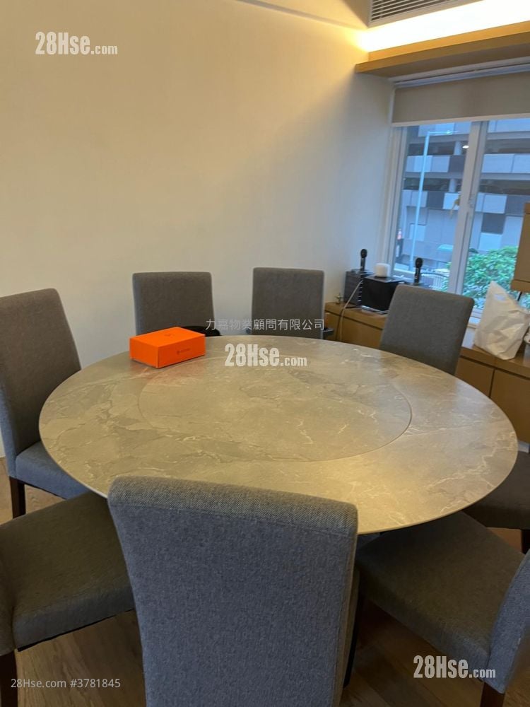 Hanking Court Sell 4 Bedrooms , 2 Bathrooms 1,595 ft²