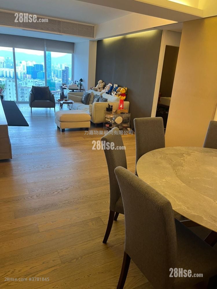 Hanking Court Sell 4 Bedrooms , 2 Bathrooms 1,595 ft²