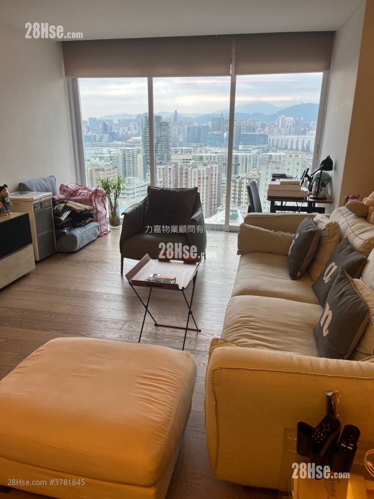 Hanking Court Sell 4 Bedrooms , 2 Bathrooms 1,595 ft²