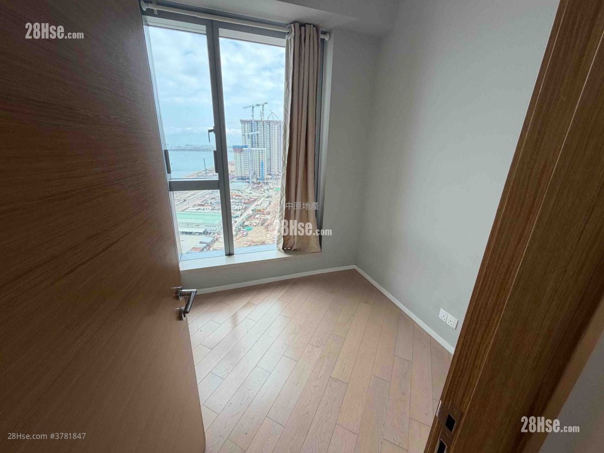 Century Link Sell 3 Bedrooms 641 ft²