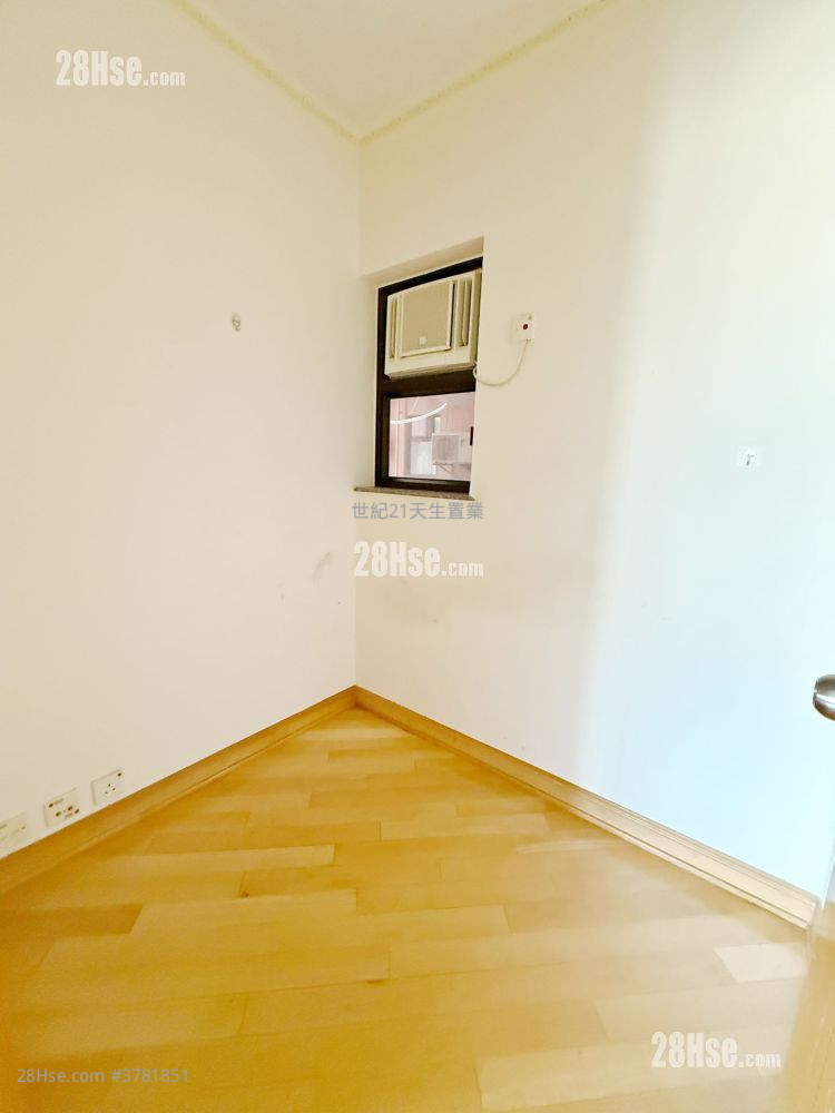 Aegean Coast Sell 4 Bedrooms , 2 Bathrooms 742 ft²