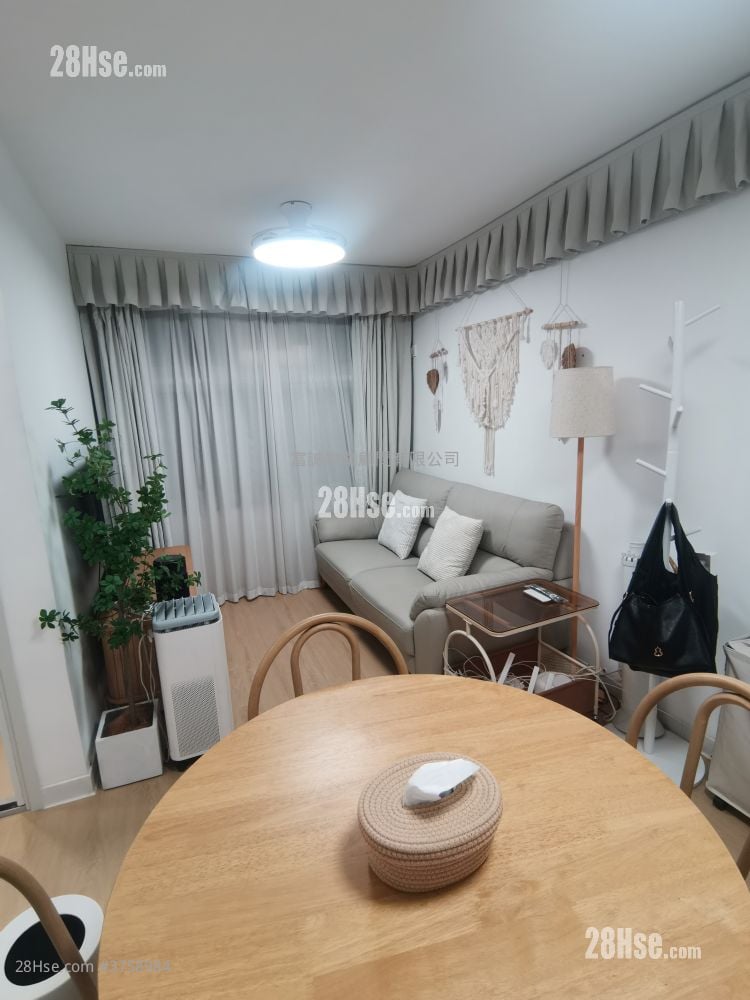 Hong Tin Court Sell 2 Bedrooms , 1 Bathroom 400 ft²