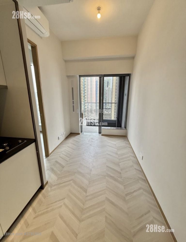 Eight Southpark Sell 1 Bedroom , 1 Bathroom 263 ft²