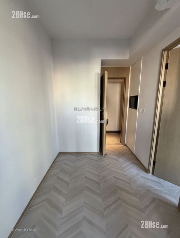 Eight Southpark Sell 1 Bedroom , 1 Bathroom 263 ft²