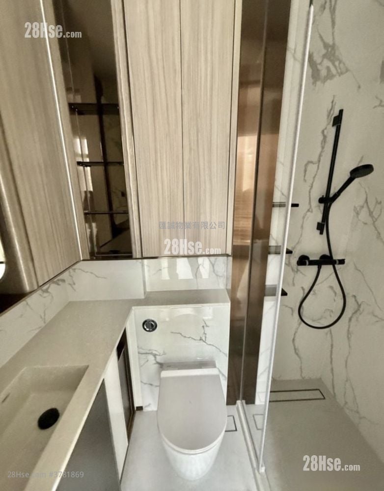 Eight Southpark Sell 1 Bedroom , 1 Bathroom 263 ft²