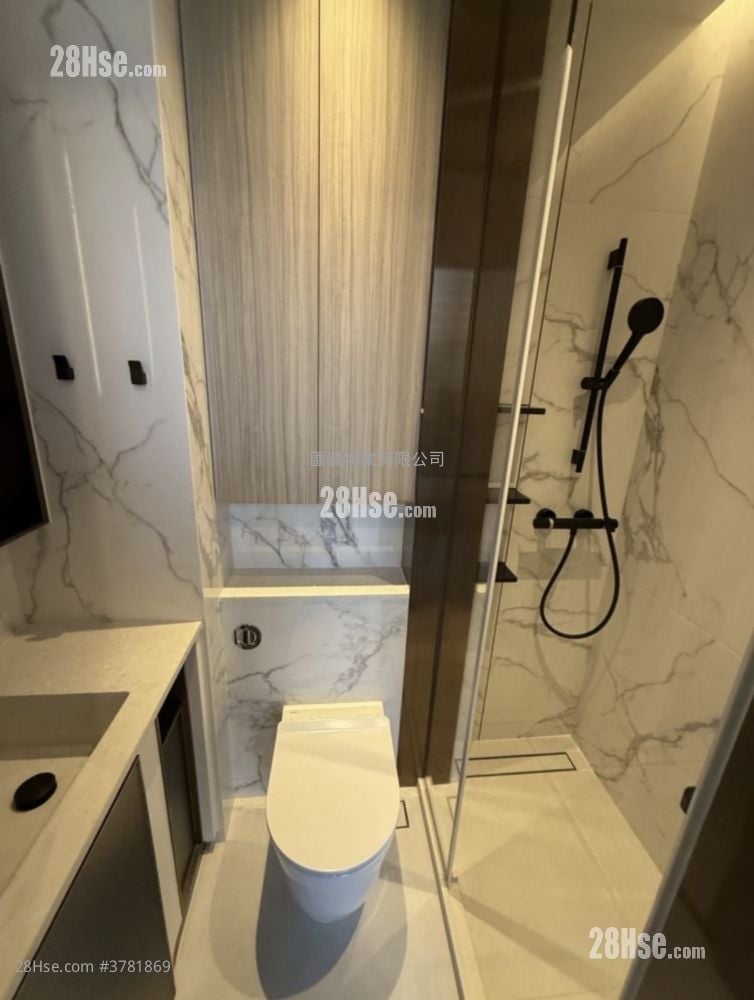 Eight Southpark Sell 1 Bedroom , 1 Bathroom 263 ft²