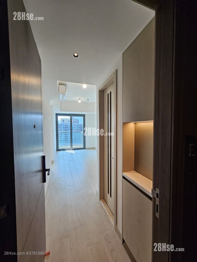 Gold Coast Bay Sell 2 Bedrooms , 1 Bathroom 439 ft²