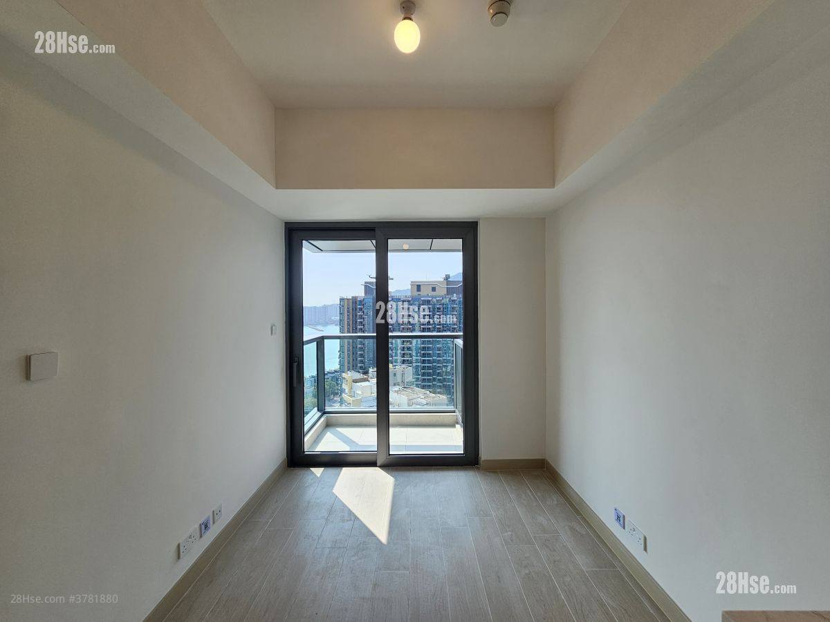 Gold Coast Bay Sell 2 Bedrooms , 1 Bathroom 439 ft²