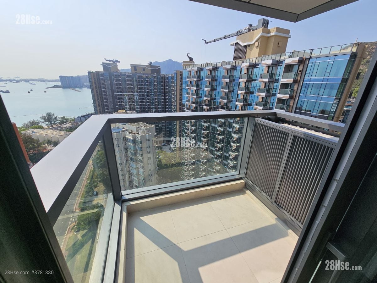 Gold Coast Bay Sell 2 Bedrooms , 1 Bathroom 439 ft²