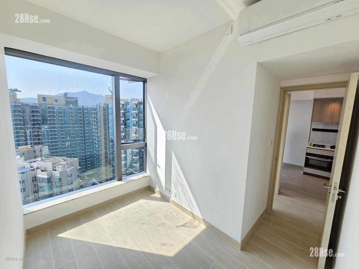 Gold Coast Bay Sell 2 Bedrooms , 1 Bathroom 439 ft²