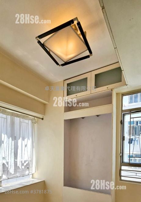 Pau Chung Building Sell 2 Bedrooms , 1 Bathroom 356 ft²