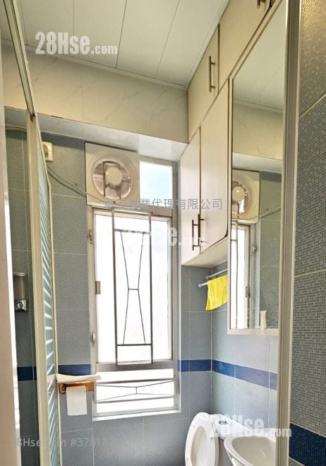 Pau Chung Building Sell 2 Bedrooms , 1 Bathroom 356 ft²