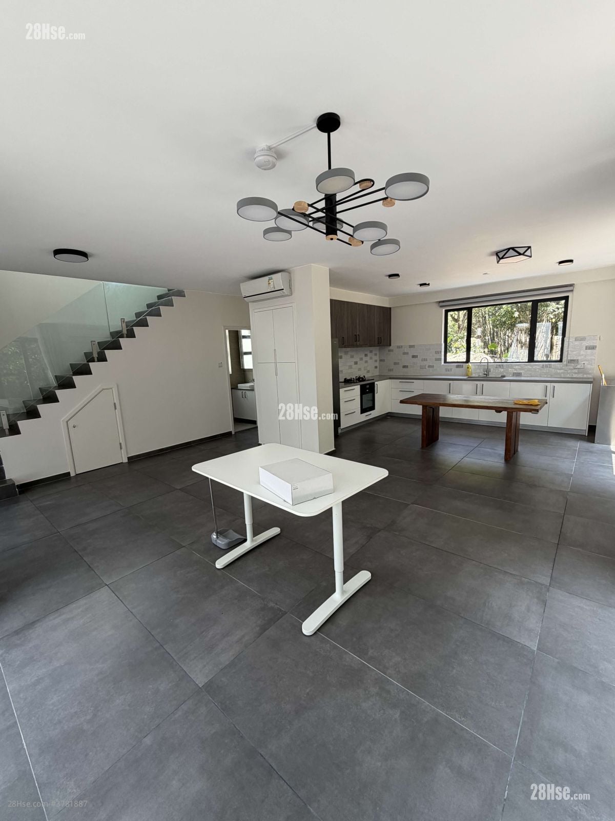 living room: Pui O Village House Rental 5+ Bedrooms , 2 Bathrooms