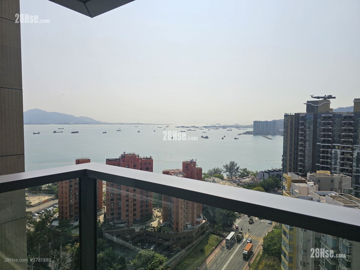 Gold Coast Bay Sell 2 Bedrooms , 1 Bathroom 439 ft²