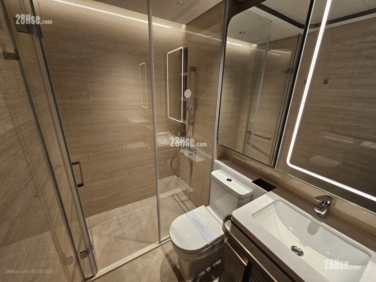 Gold Coast Bay Sell 2 Bedrooms , 1 Bathroom 439 ft²